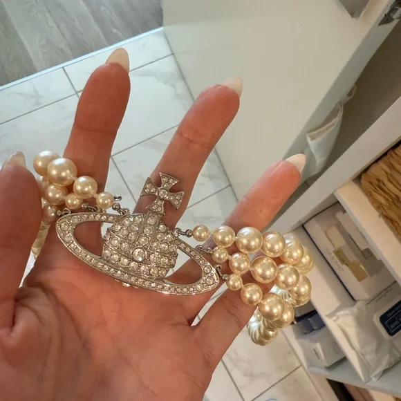 Vivienne Westwood Pearl and Silver Necklace - Picture 3 of 4